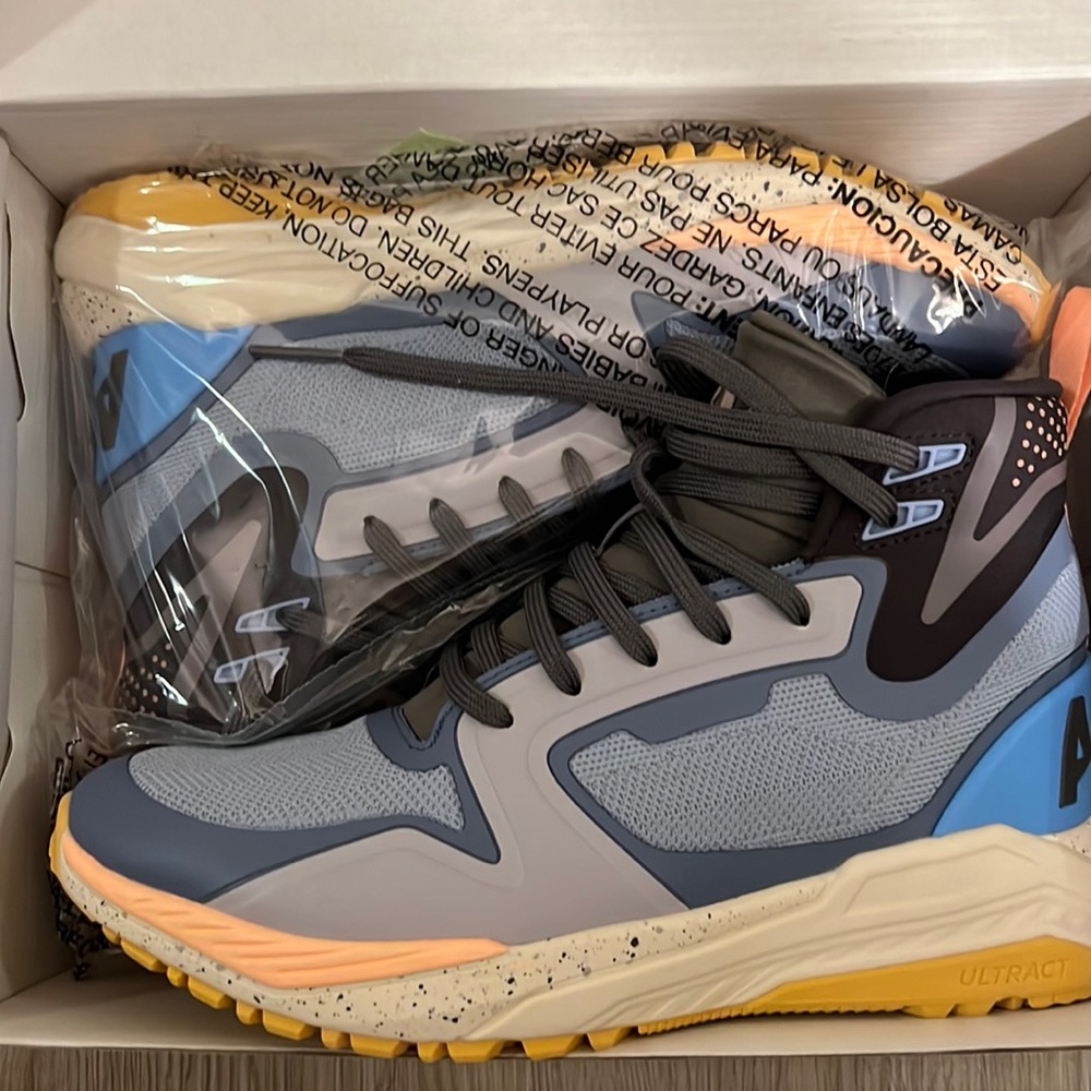 APL Techloom Defender Trainers